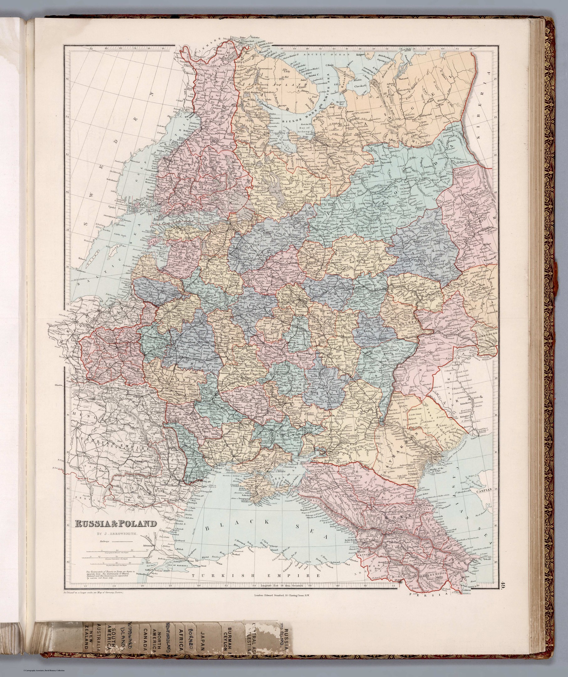 Ein aufgeschlagenes Buch mit einer detaillierten Karte von Deutschland und Polen, einschließlich Provinzen, Grenzen, Hauptstädten und geografischen Merkmalen, mit begleitendem Text.