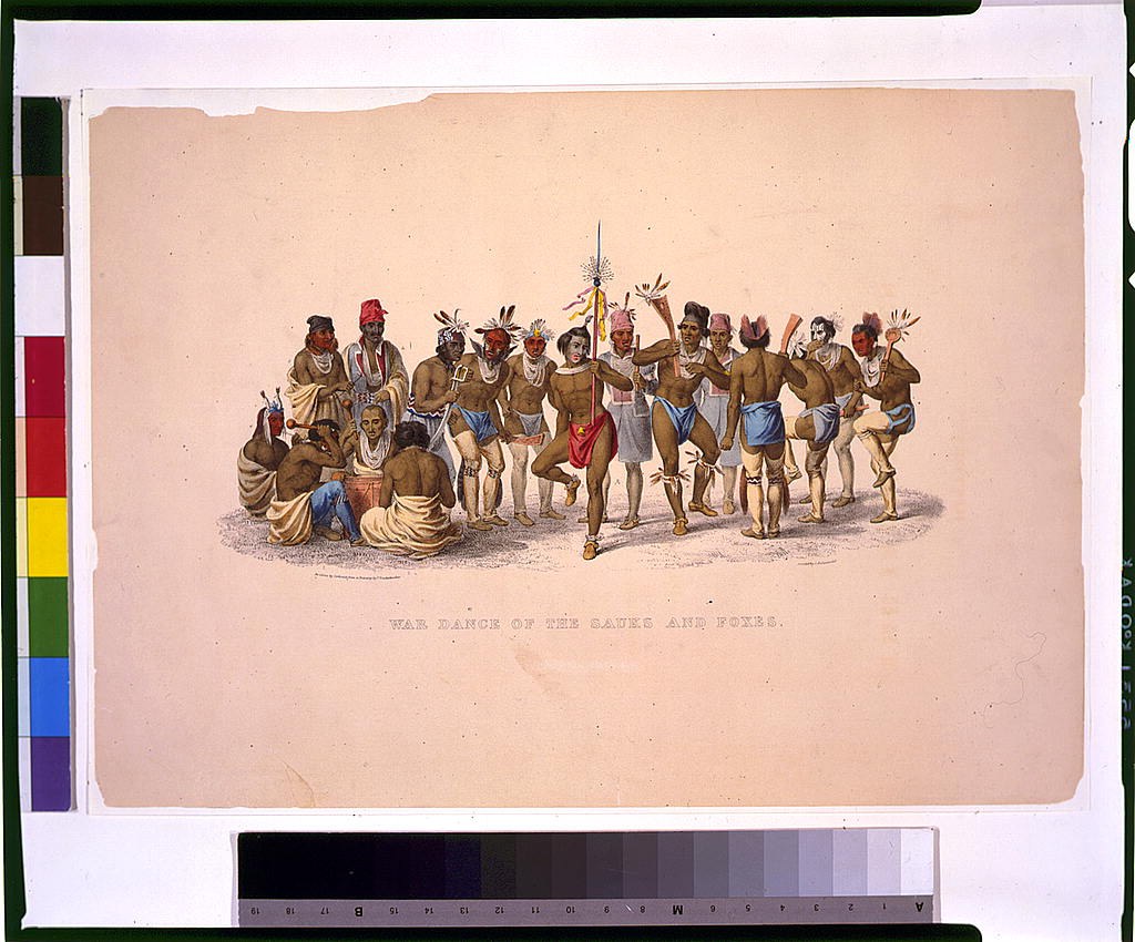 Gruppe von Männern in traditioneller indianischer Kleidung führt Kriegstanz auf strukturiertem, leuchtendem Papier durch.