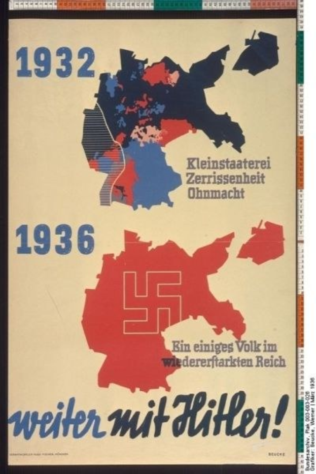 Plakat mit einer Deutschlandkarte, Nazi-Symbol und dem Text "Weiter mit Hitler" in rot, weiß und blau.