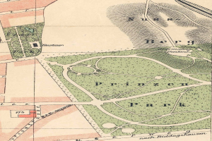 Ausführliche alte Karte von Berlin, Deutschland, die den Standort eines Parks mit Straßen, Sehenswürdigkeiten und textuellen Informationen zum Park markiert.