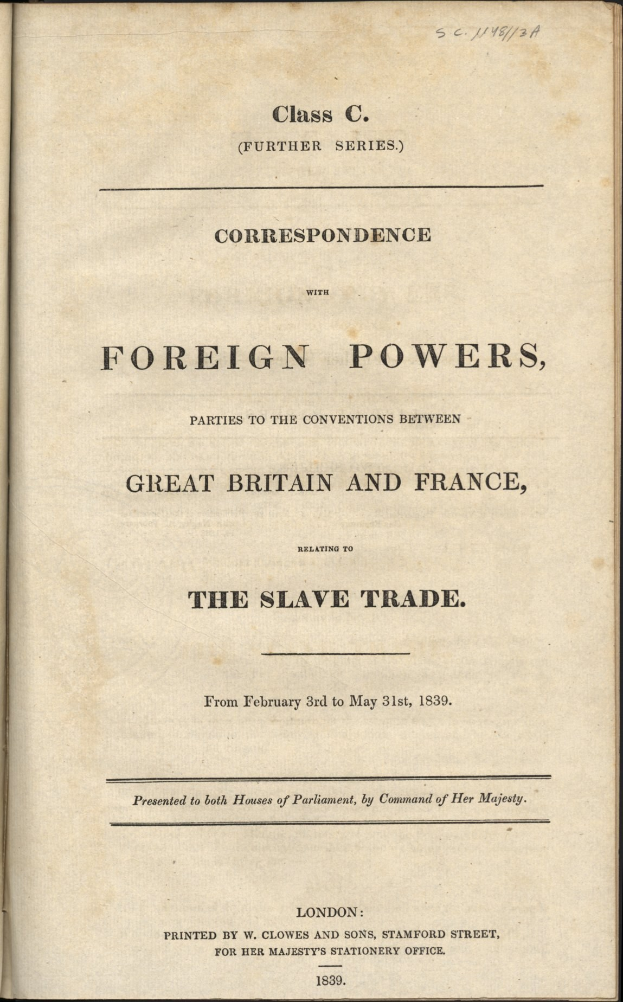 Titelblatt eines offenen Buches mit dem Titel 'Ausländische Mächte, Parteien der Konventionen zwischen Großbritannien und Frankreich, die sich auf den Sklavenhandel beziehen', enthält wahrscheinlich Korrespondenz zwischen den Parteien, die in den Sklavenhandelabkommen beteiligt sind.