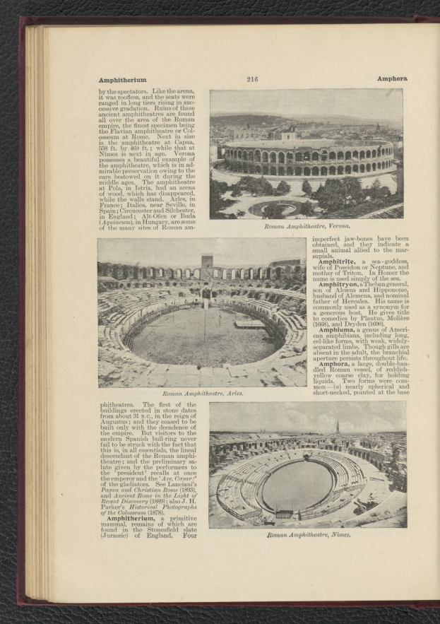 Offenes Buch mit Stadionfoto und Text- und Bildinformationen ber die Veranstaltungsort.