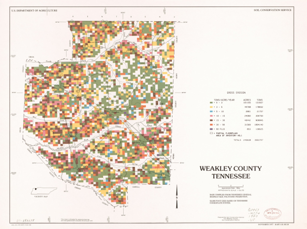 Eine farbenfrohe Karte von Weakley County, Tennessee, die die Bevölkerungsdichte durch Farben darstellt, mit begleitendem erklärendem Text.