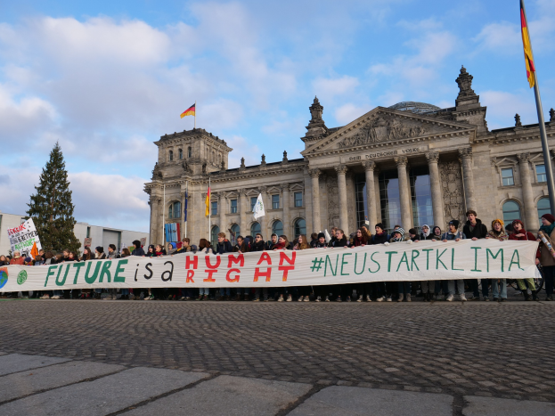 Wie fair ist Deutschland? Bürger nehmen eine praktische Haltung bei der Debatte im Haus der Commons im Volkspark in Halle ein