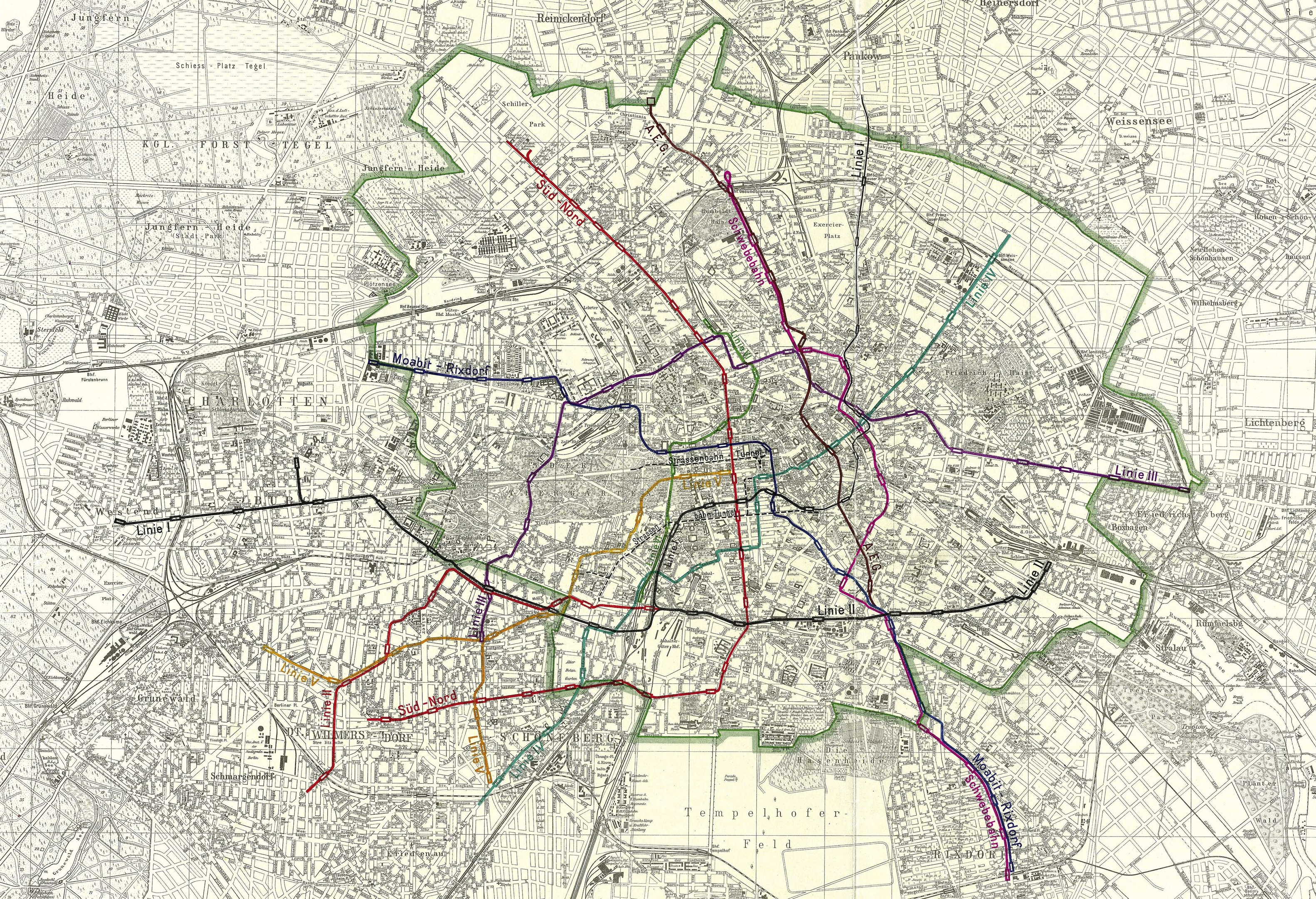 Farbenfrohe Linien auf einer alten Karte von Berlin, Deutschland, die die Route des Berliner U-Bahn-Systems anzeigen.