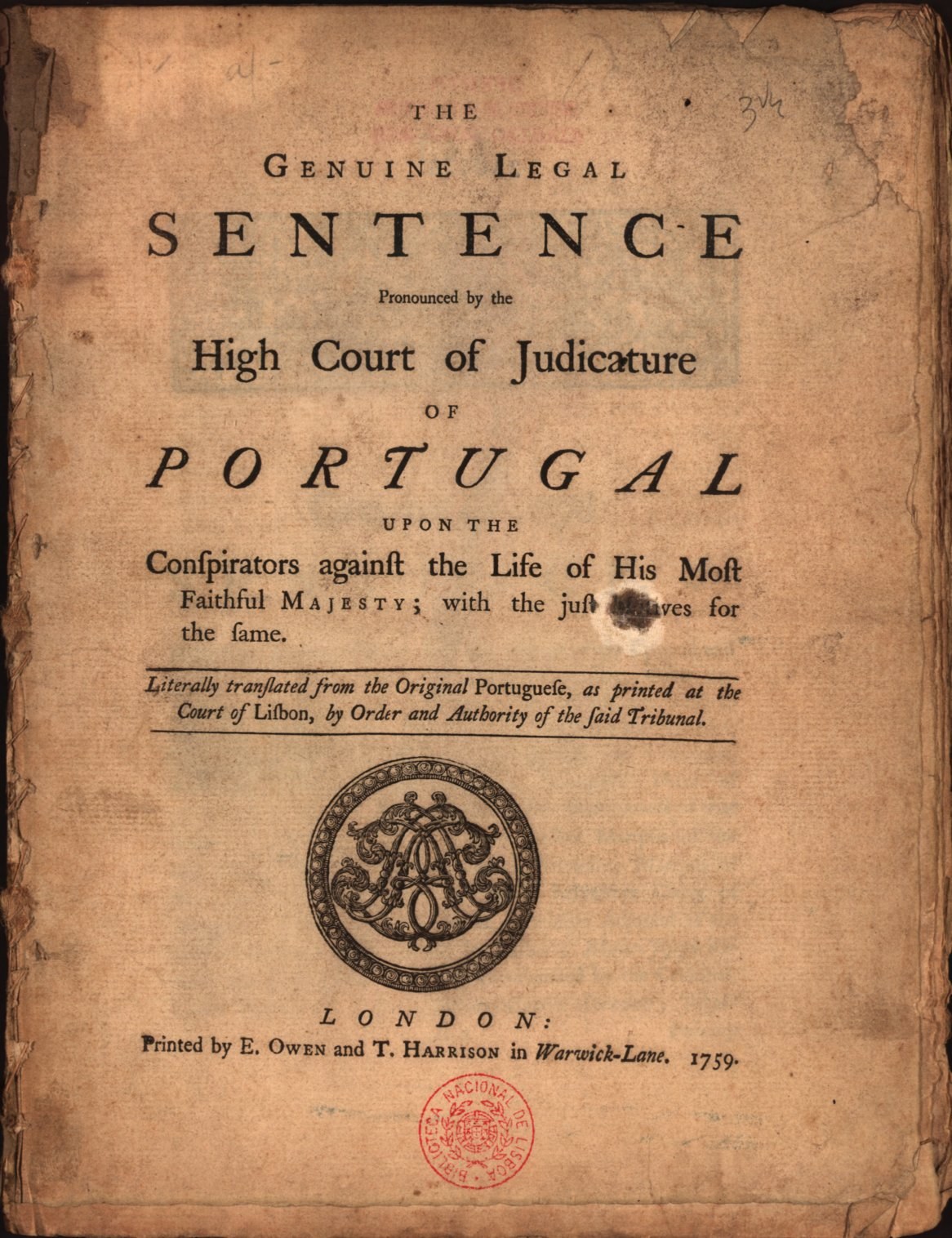 Altes Buch mit schwarzem Hintergrund und einem Stempel, Text auf Papier lautet "Das genuine Urteil des Obersten Gerichtshofes der Justiz von Portugal".