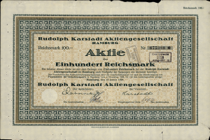 Eine alte deutsche Banknote mit schwarzem Hintergrund und der Aufschrift "Rudolph Karlstadt Aktiengesellschaft Hamburg" darauf.