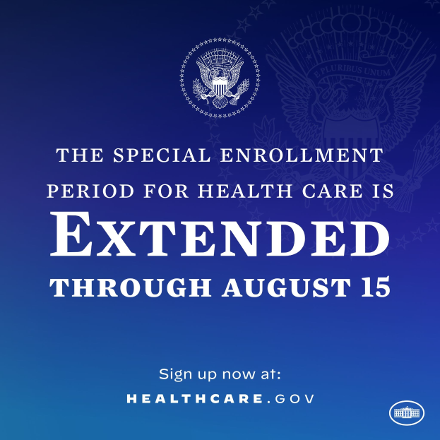 Plakat mit Text und Logo, das besagt: "Die Sonderanmeldefrist für die Gesundheitsversorgung ist bis zum 15. August verlängert."