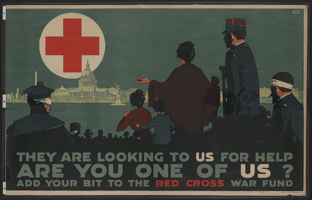 Ein Plakat zeigt eine Gruppe von Menschen vor einem mit einem roten Kreuz markierten Gebäude mit Text, der zur Unterstützung des Roten Kreuz-Kriegsfonds aufruft.