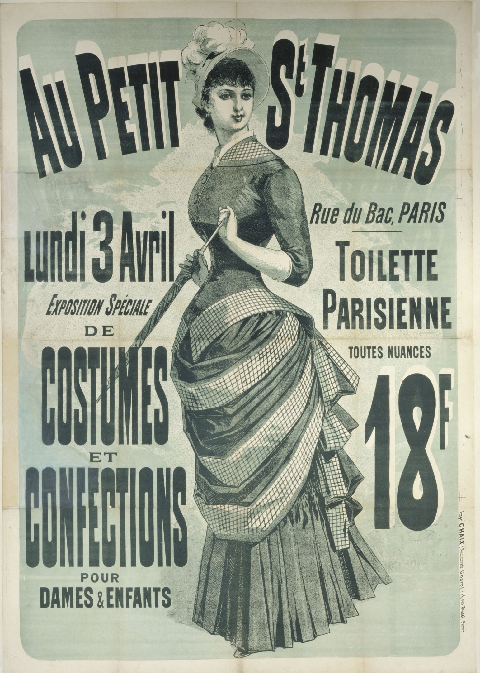 Ein altes Plakat, das eine Kostümvorstellung ankündigt und eine Frau in einem langen, hochgeschlossenen Kleid mit einer Haube zeigt, die anmutig mit verschränkten Händen posiert.