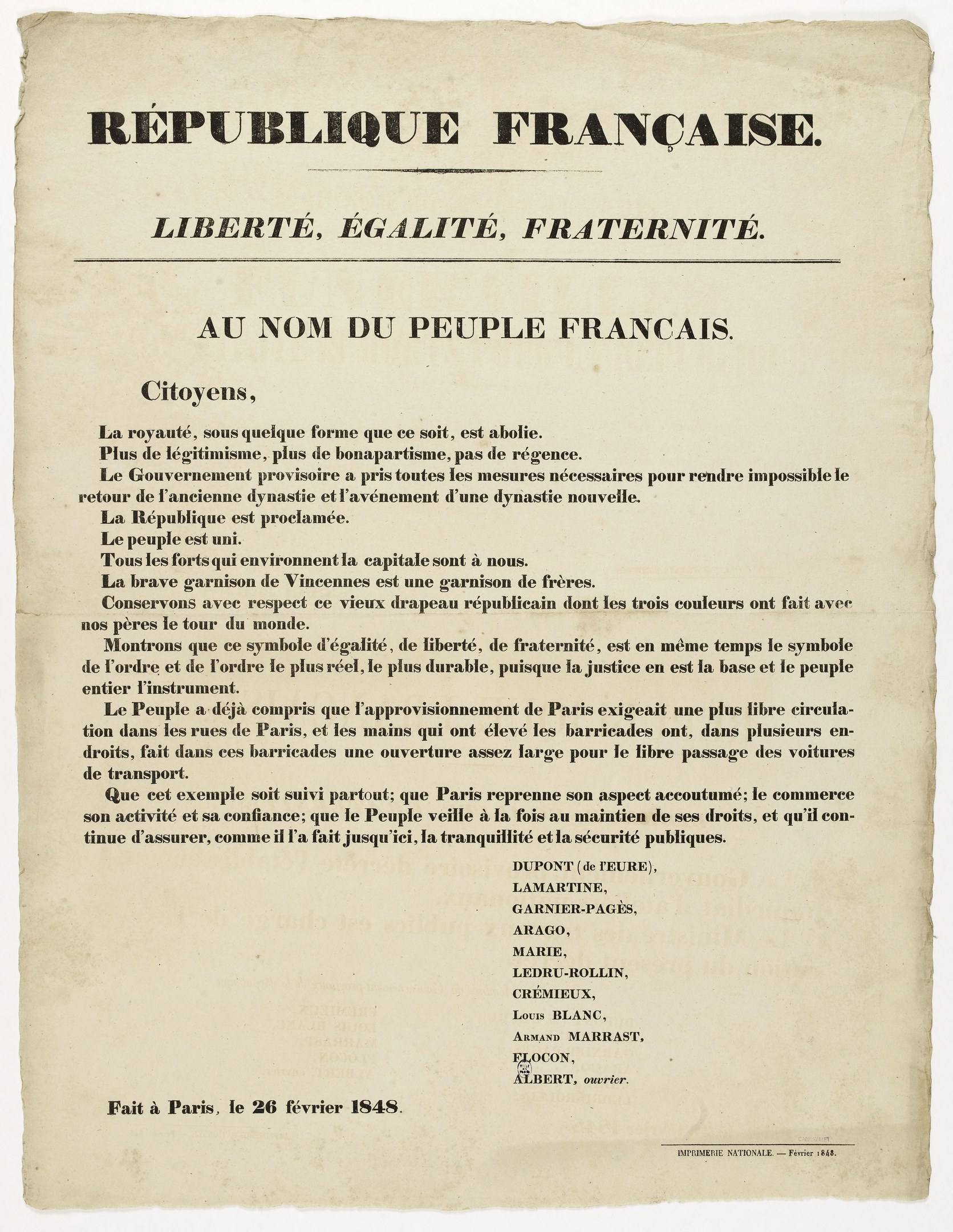 Papier mit der Überschrift "Liberté Égalité Fraternité au Nom du Peuple Français" von der Titelseite der Französischen Revolution.