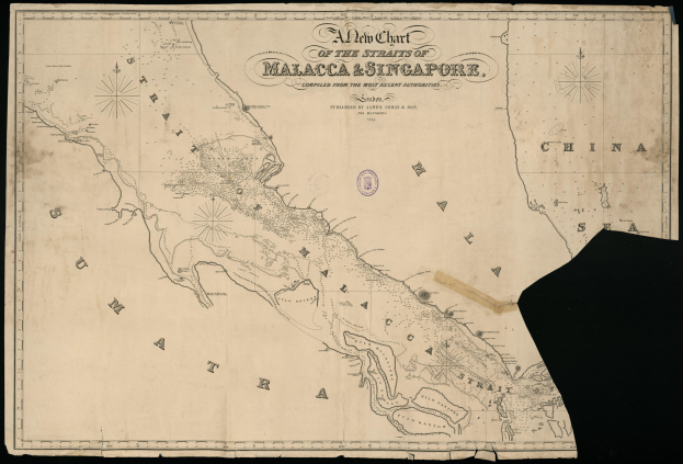 Detailiertes altes Kartenbild der Straße von Malakka und Singapur auf einem schwarzen Hintergrund, das geographische Merkmale, Städte und Textinformationen zeigt.