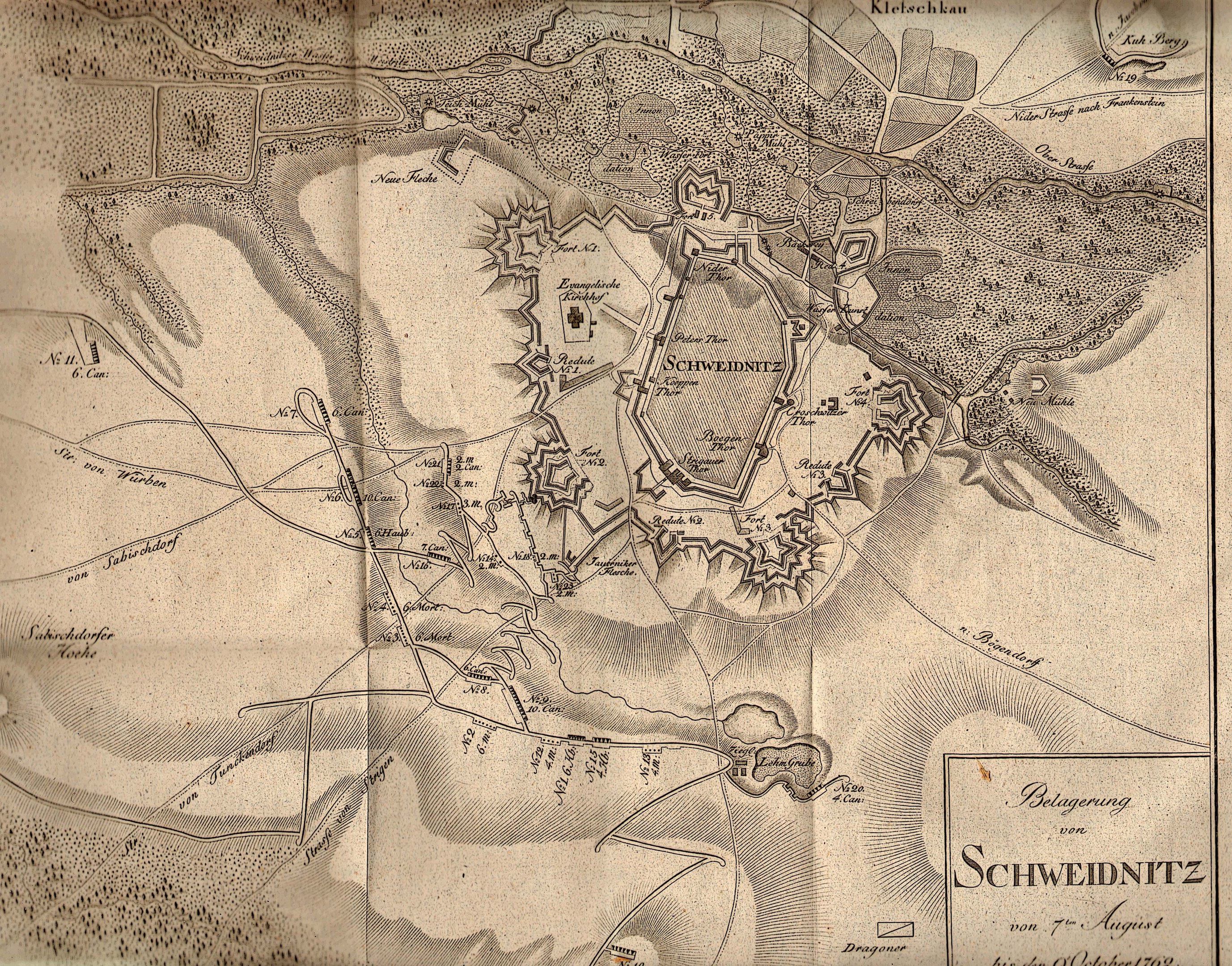 Alte detaillierte Karte von Schweidnitz, Deutschland, zeigt Straßen, Gebäude und Sehenswürdigkeiten mit begleitendem Text über die Bevölkerung, Geschichte und Kultur der Stadt.