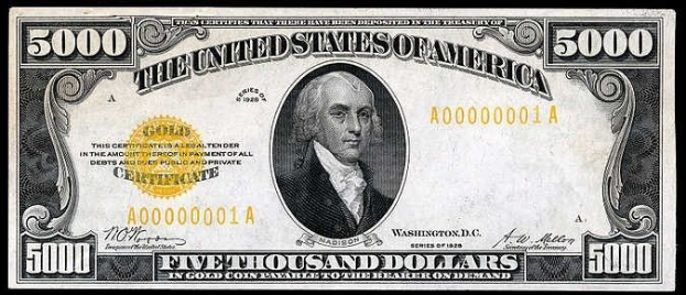 Ein schwarzer Hintergrund mit einer US-Fünfausenddollarnote mit einem Porträt von George Washington und der Aufschrift.