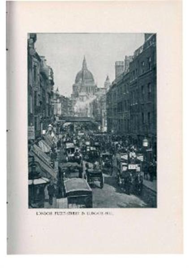 Schwarzes und weißes Foto einer belebten Londoner Straße namens "Fuz Street & Oxford", gesäumt von Gebäuden und voller Fahrzeuge und Fußgänger.