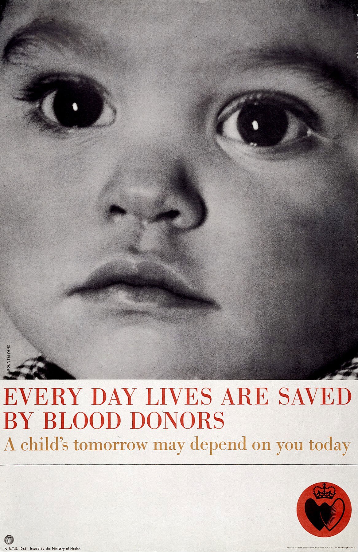 Plakat mit ernstem Kindergesicht in der Mitte, umgeben von fettem schwarzem Text: "Jeden Tag werden durch Blutspender Leben gerettet."